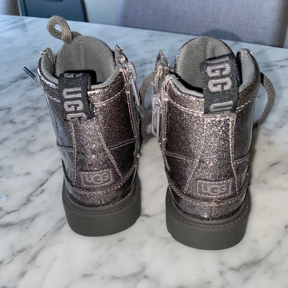 KIDS UGG ROBLEY BOOTS - Picture 2 of 10